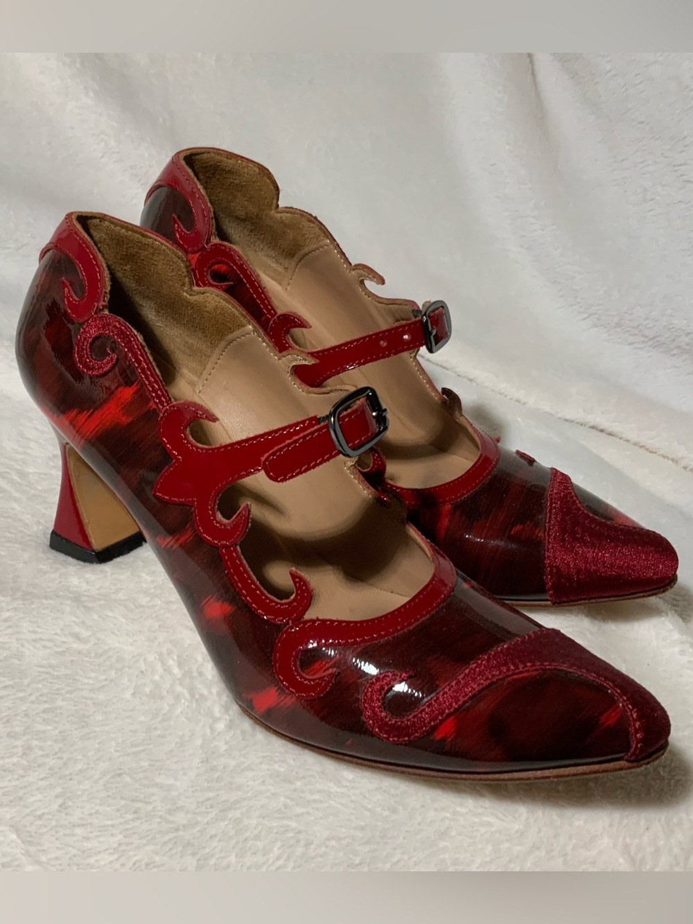 Emmeline Fluevog red black fluer de lis patent heels 7.5